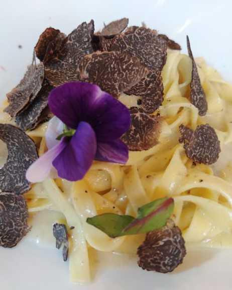Tagliatelle pecorino e tartufo fresco di stagione