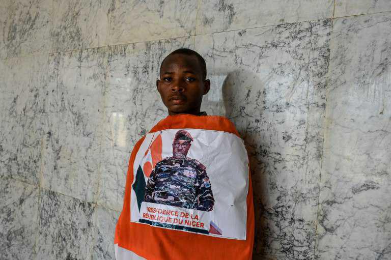 Niger: le régime militaire veut poursuivre le président déchu Bazoum pour "haute trahison"