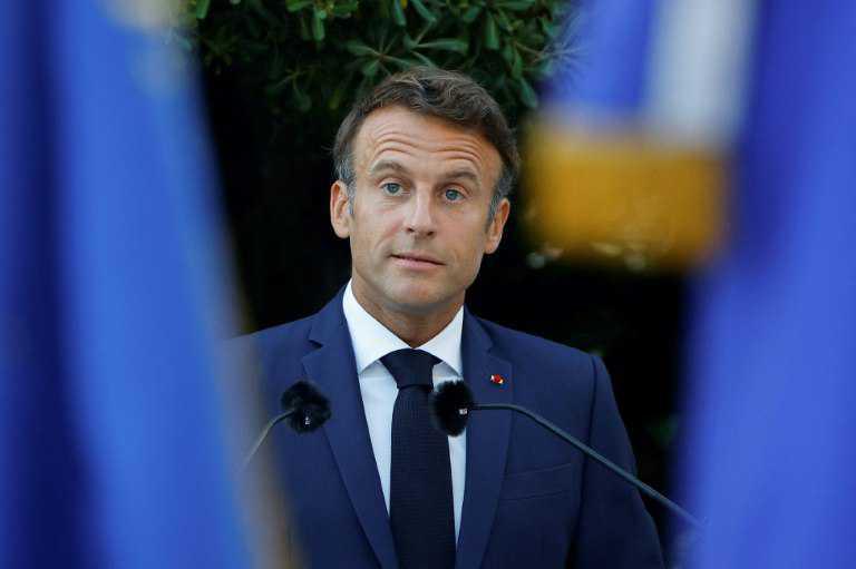 A Bormes-les-Mimosas, l'avertissement de Macron aux jeunes contre le "chaos" et la "désunion"