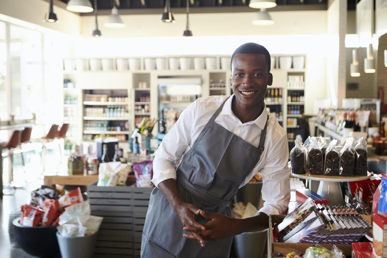portrait-of-male-employee-working-in-delicatessen-PBYN8D9
