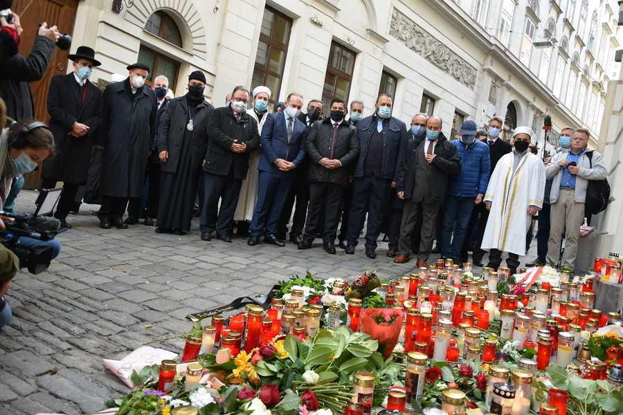 Platz vor der Ruprechtskirche: Gedenken und Hoffnung: Ein Zeichen des Friedens in Wien