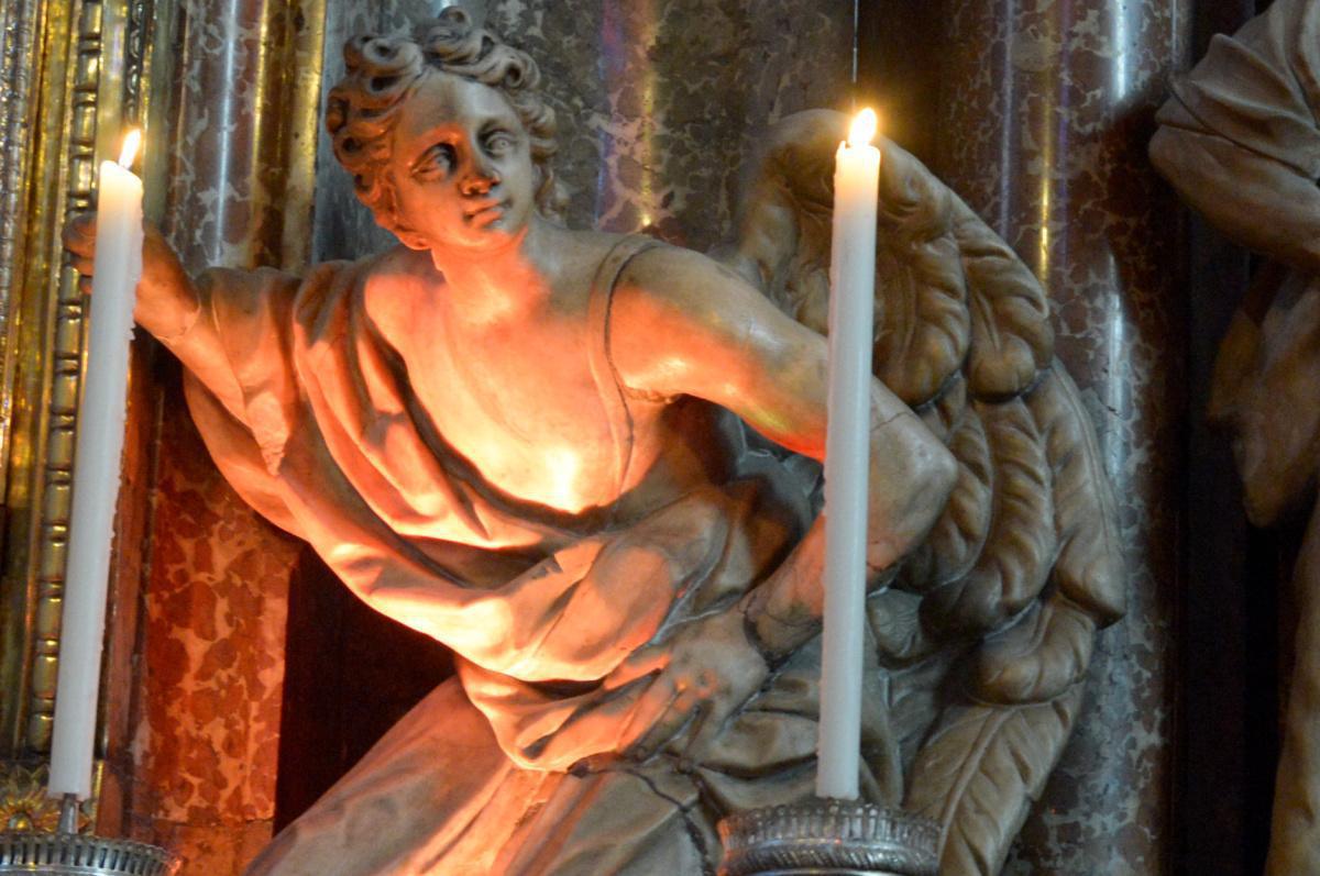 Kirche am Hof (HU): Am Hof-templom: Az angyalok és horvátok temploma
