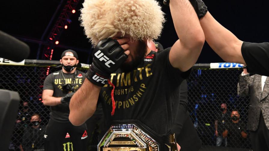Ушел непобежденным: Хабиб задушил Гэтжи на UFC 25