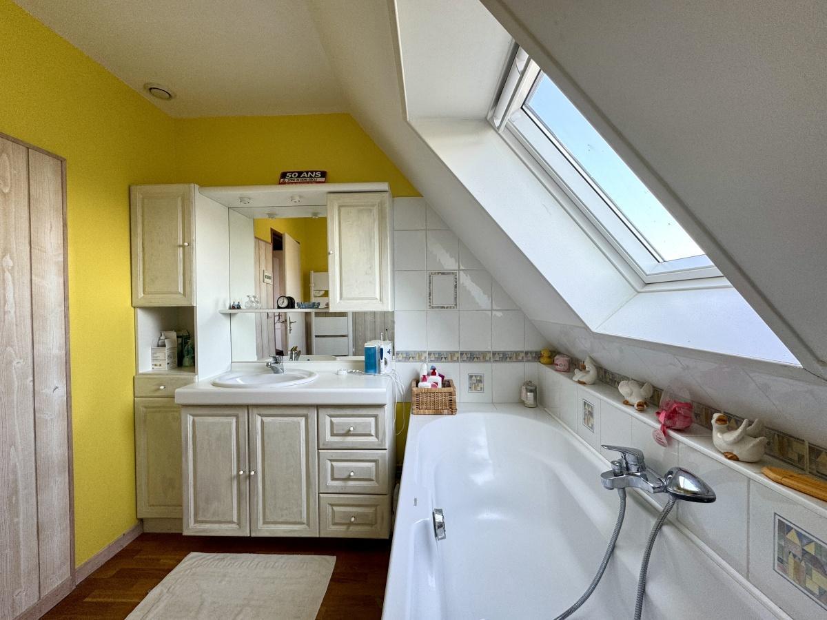 individuelle 4ch + combles jardin garage 435 000 Euros