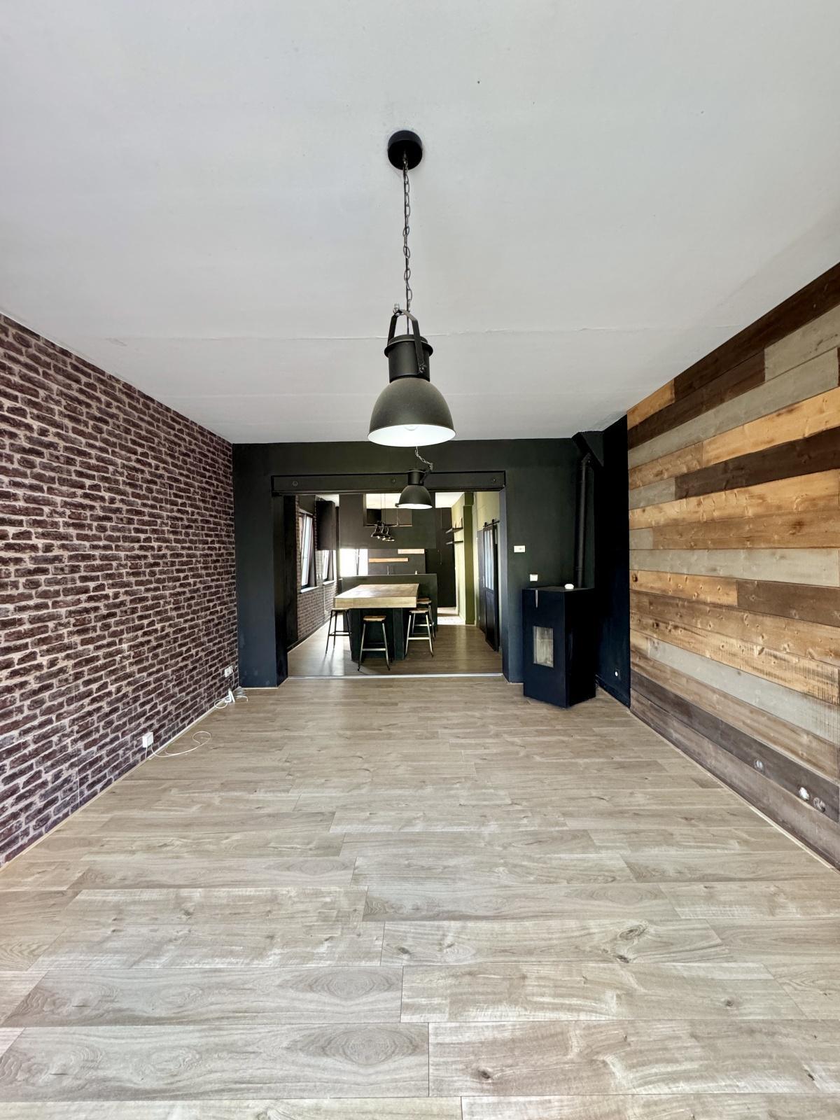 Maison de ville rénovée au style industriel 4Ch, jardin 235 000 Euros