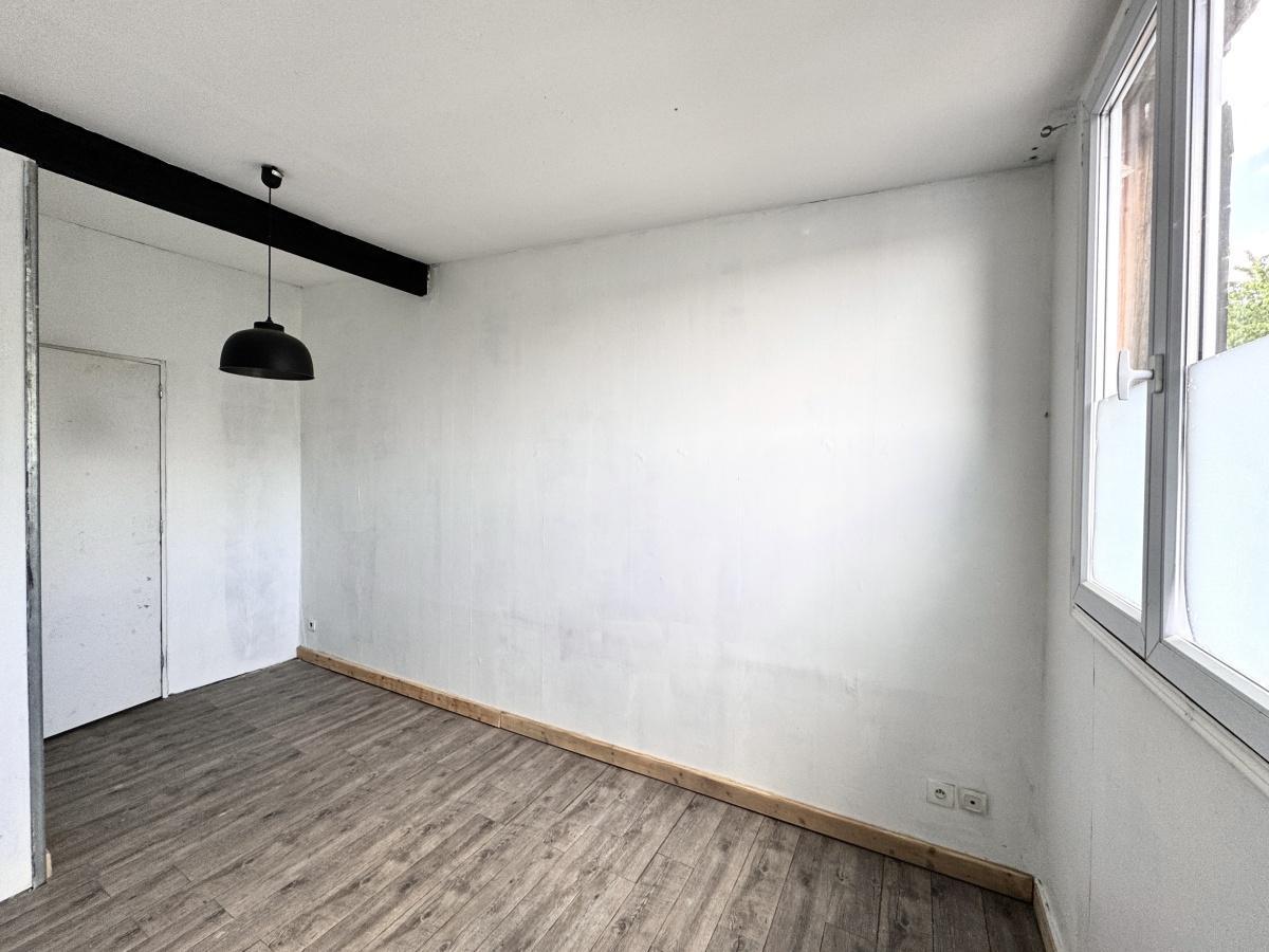 Maison de ville rénovée au style industriel 4Ch, jardin 235 000 Euros