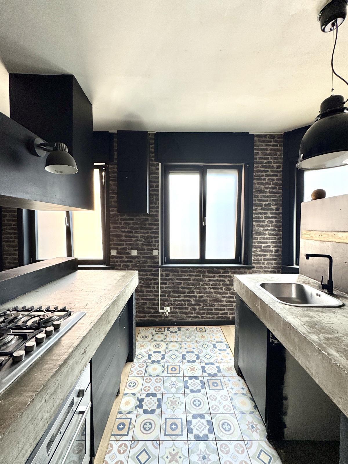 Maison de ville rénovée au style industriel 4Ch, jardin 235 000 Euros