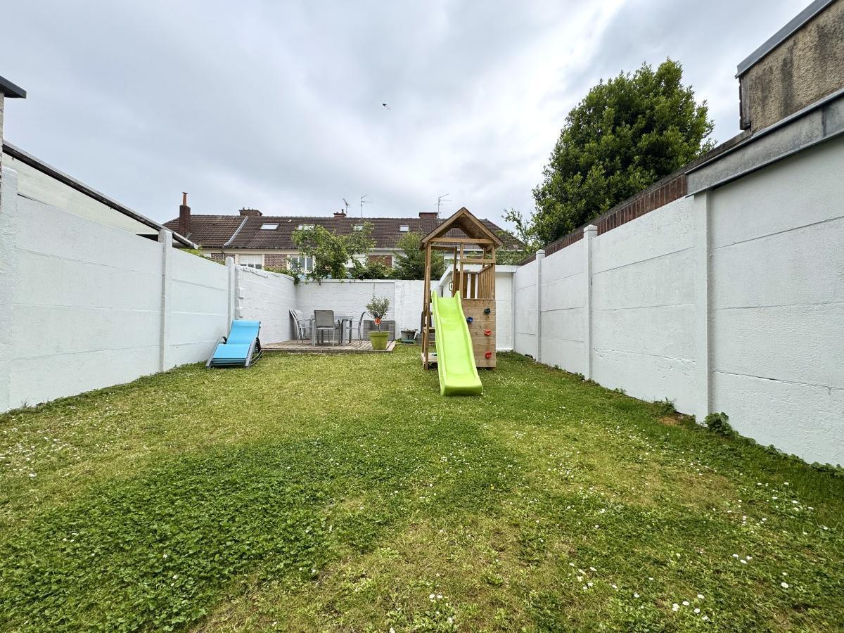 1960 rénovée 4/5 ch - 2 stat et jardin 299 000€