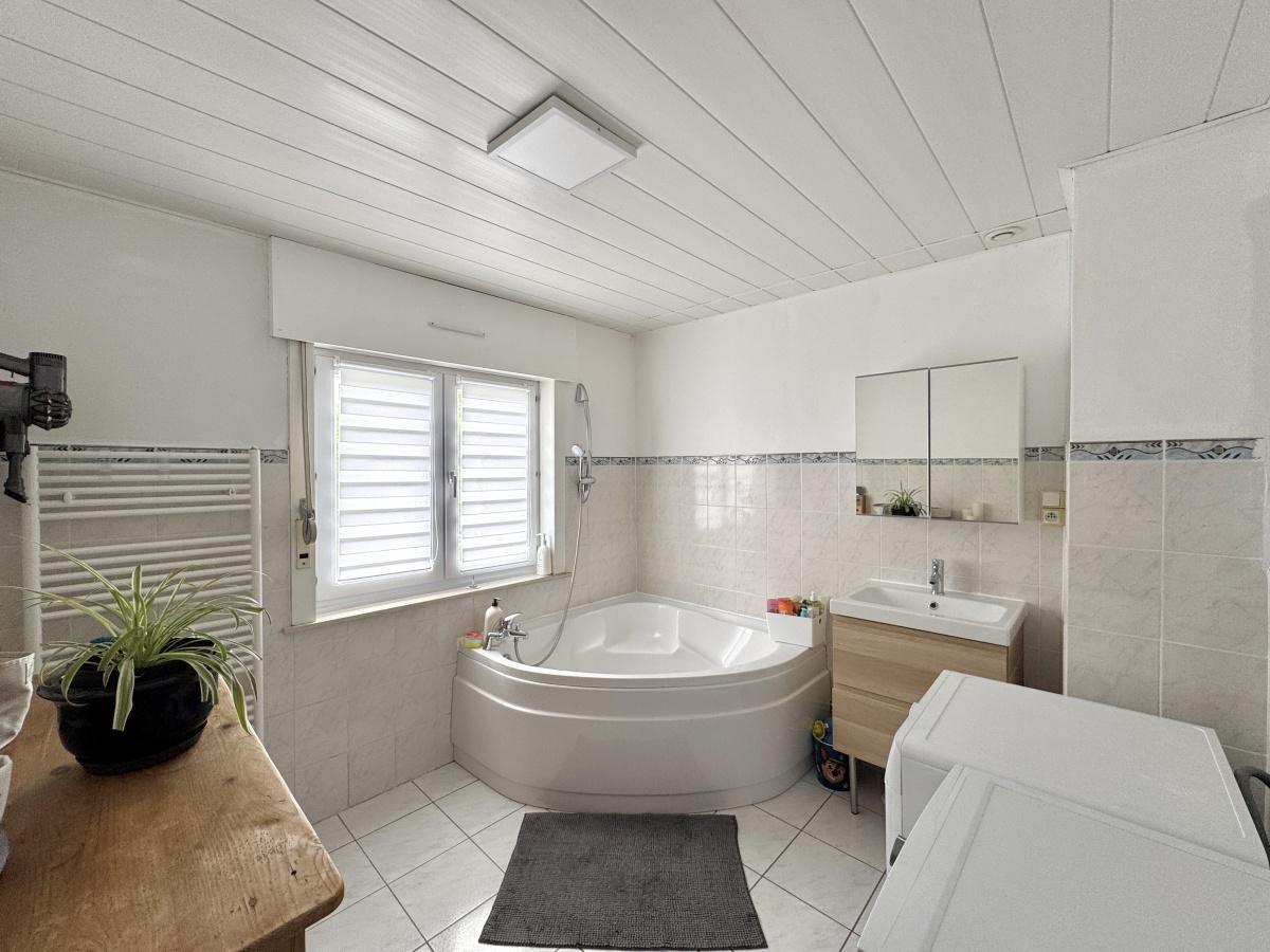 1960 rénovée 4/5 ch - 2 stat et jardin 299 000€