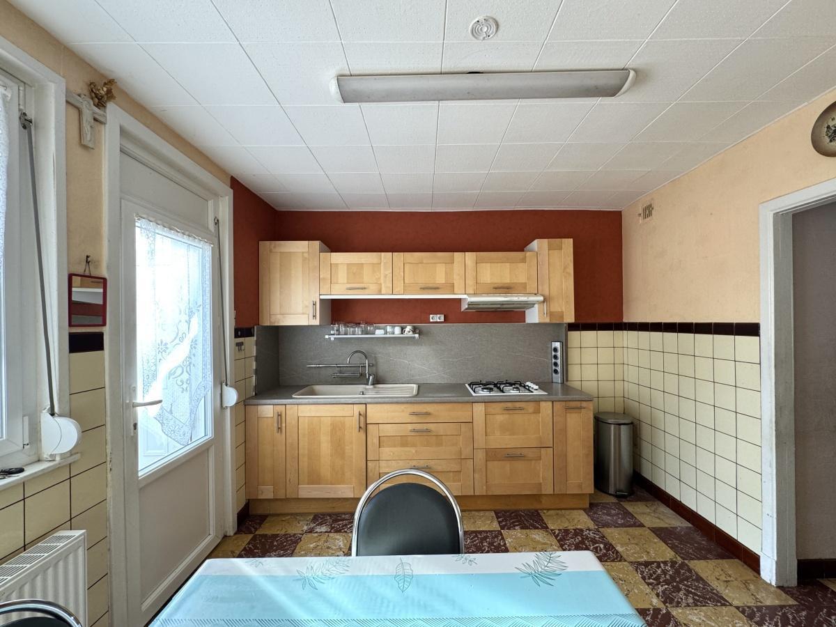 Maison des années 60 avec travaux 4ch et gge - 189000€ FAI