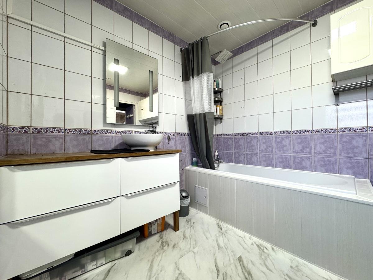 Maison 3ch jardin et stationnement 258 000 Euros FAI