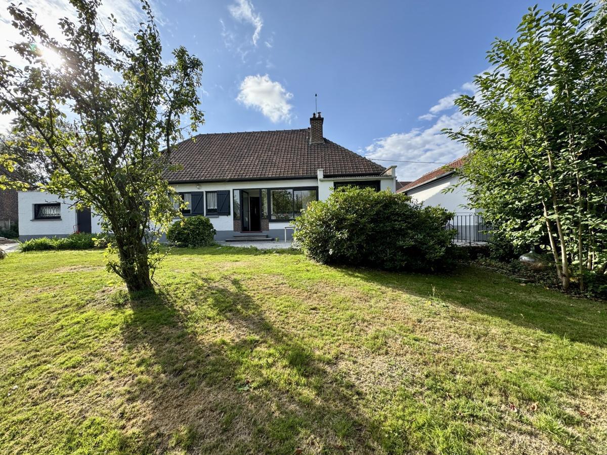 Individuelle en Campagne : 179m2 à moderniser / + de 8 000m2