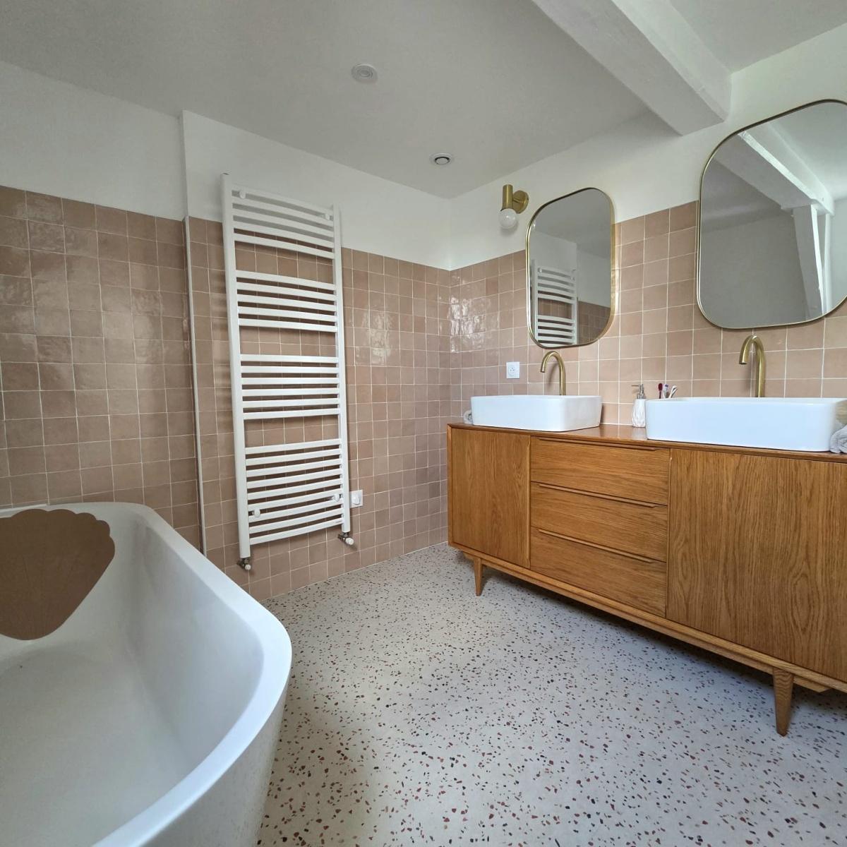 Maison récemment rénovée 4ch et jardin 420 000 Euros FAI
