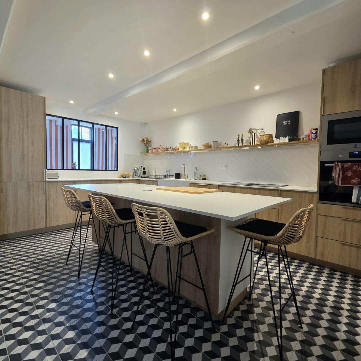 Maison récemment rénovée 4ch et jardin 420 000 Euros FAI
