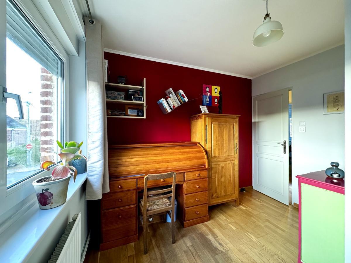 Semi ind. 3ch+bureau, jardin, Gge 365 000 FAI