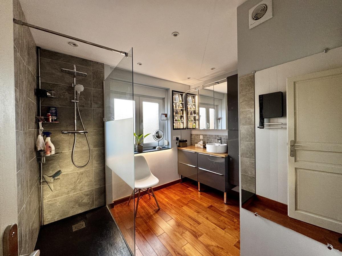 Semi ind. 3ch+bureau, jardin, Gge 365 000 FAI