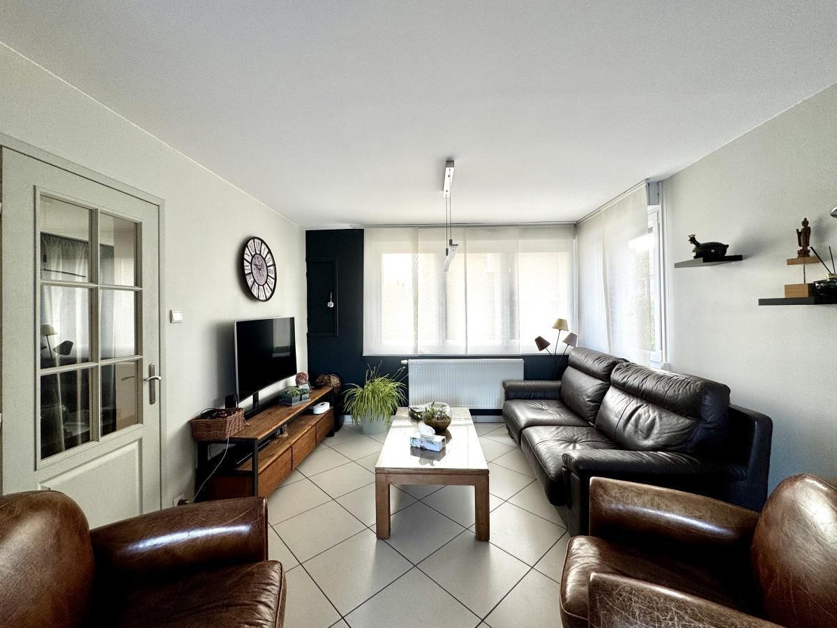 Semi ind. 3ch+bureau, jardin, Gge 365 000 FAI