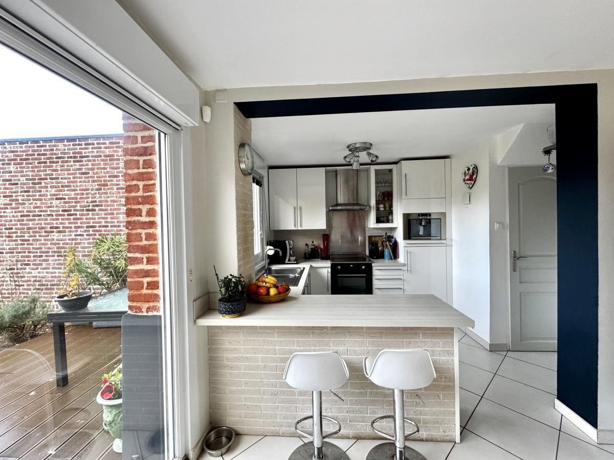 Semi ind. 3ch+bureau, jardin, Gge 365 000 FAI