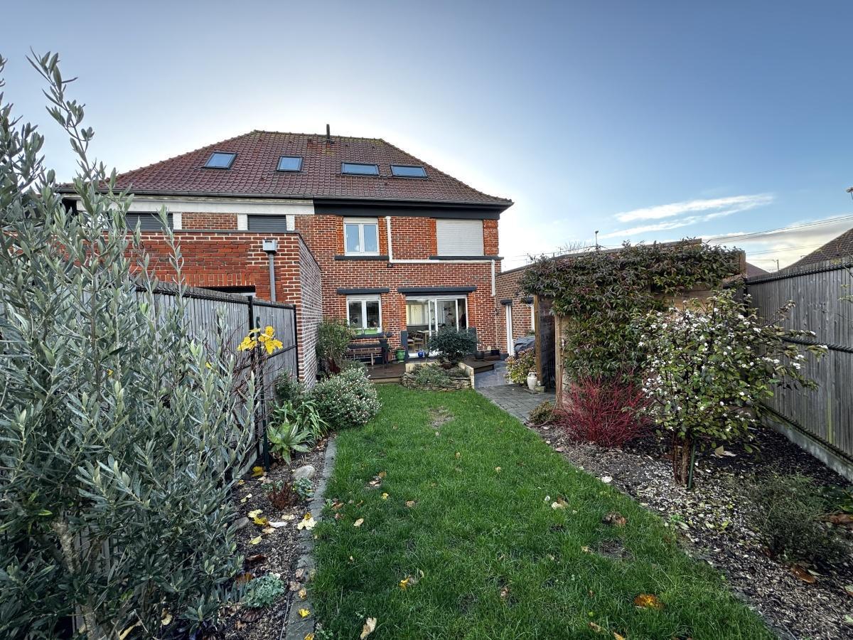 Semi ind. 3ch+bureau, jardin, Gge 365 000 FAI