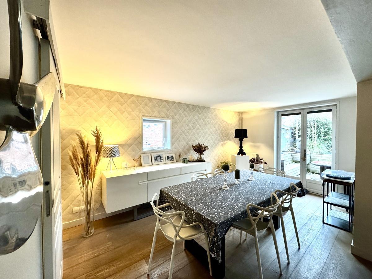 Hautevalle 4 ch jardin Garage : 515 000 Euros HAI