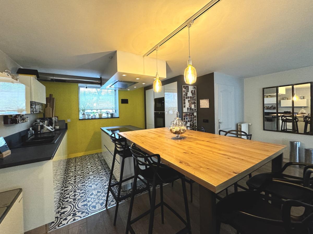 Hautevalle 4 ch jardin Garage : 515 000 Euros HAI