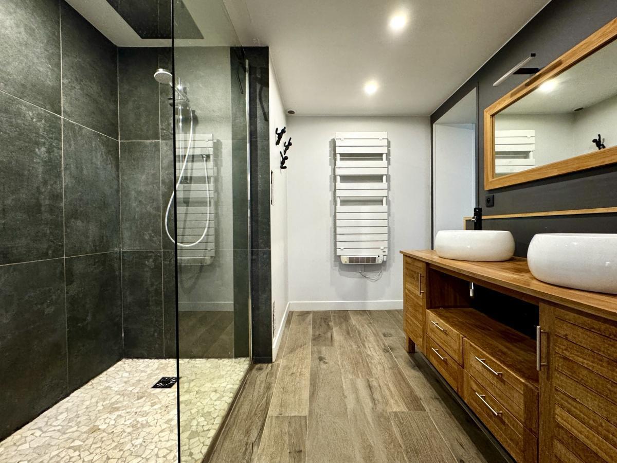 Hautevalle 4 ch jardin Garage : 515 000 Euros HAI