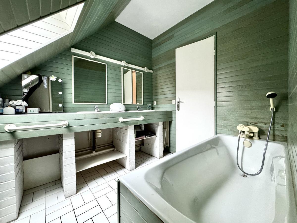 Hautevalle 4 ch jardin Garage : 515 000 Euros HAI