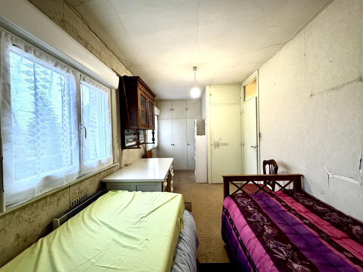 A rénover semi indiv. 3ch jardin garage + potentiel terrain de + de 600m2 : 239 000 Euros