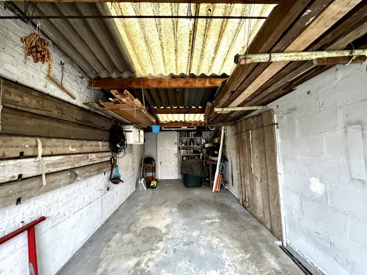 A rénover semi indiv. 3ch jardin garage + potentiel terrain de + de 600m2 : 239 000 Euros