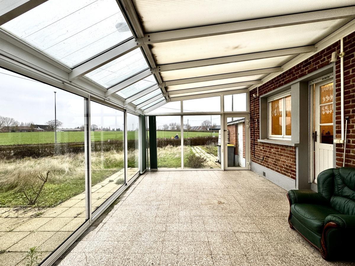 A rénover semi indiv. 3ch jardin garage + potentiel terrain de + de 600m2 : 239 000 Euros