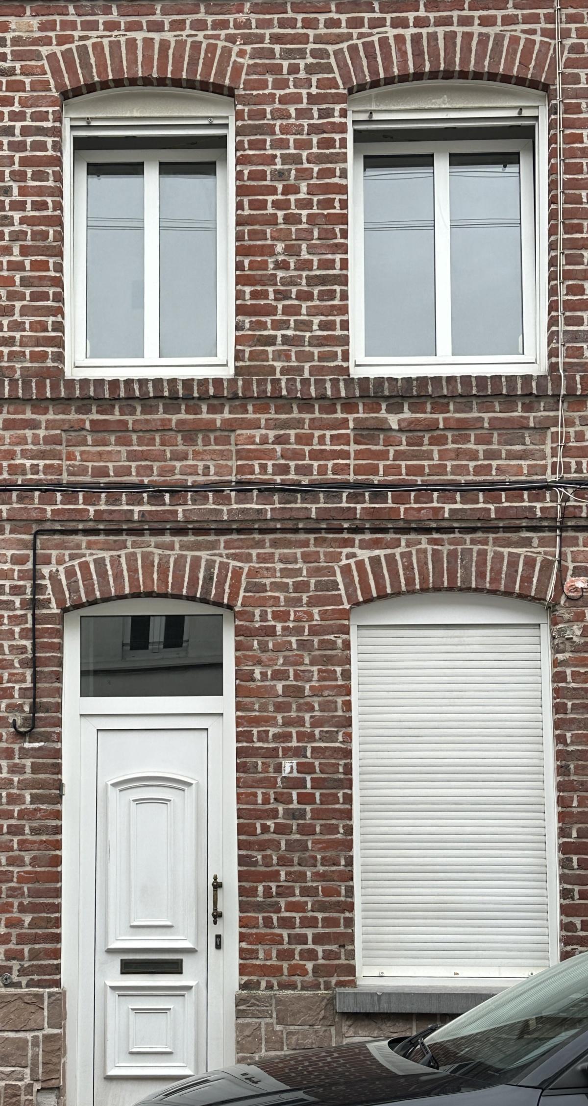 Centre ville maison rénovée 2 ch - cour + potentiel 175000€ HAI