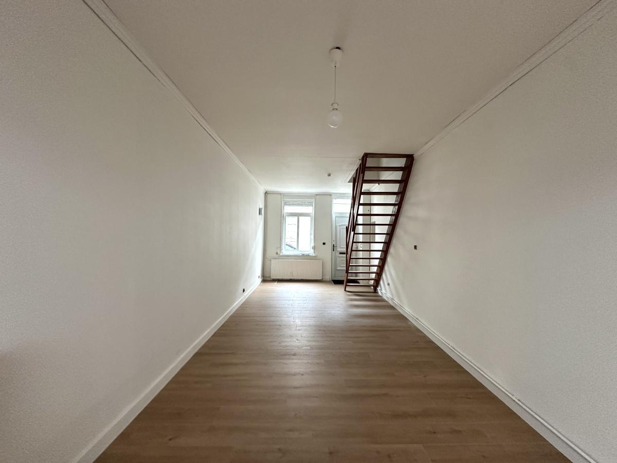 Centre ville maison rénovée 2 ch - cour + potentiel 175000€ HAI