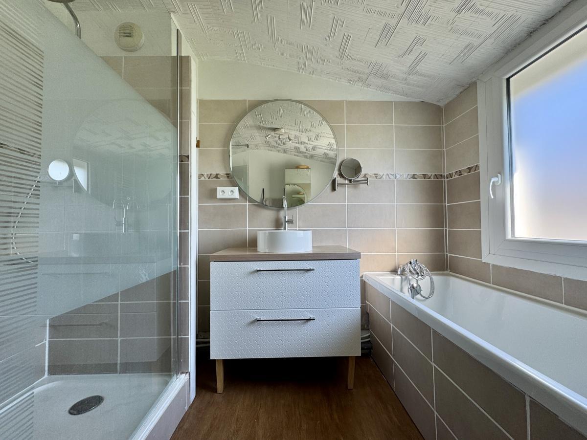 Maison familiale 5 chambres, jardin et Garage 365 000 Euros HAI