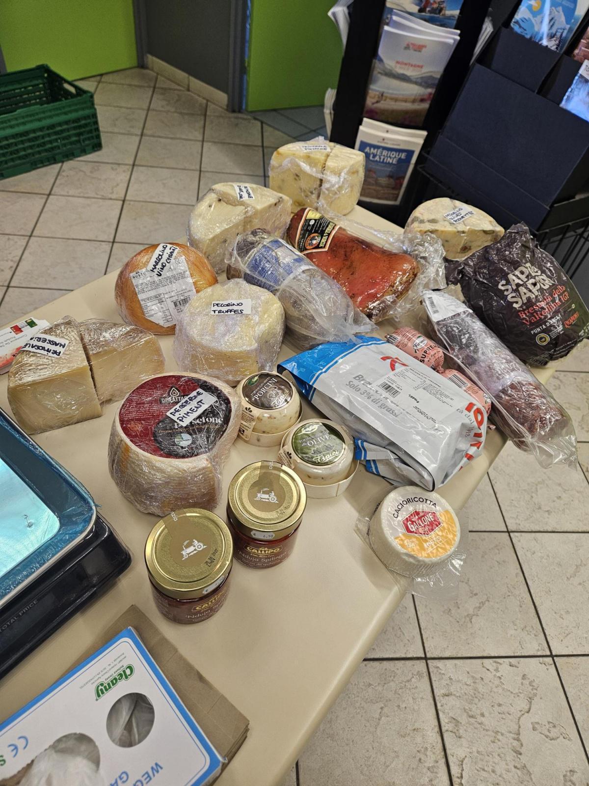 FOOD TRUCKS & la SPÉCIALE MARCHÉ le JEUDI 04 JUILLET 2024 FOOD TRUCKS & la SPÉCIALE MARCHÉ le JEUDI 04 JUILLET 2024