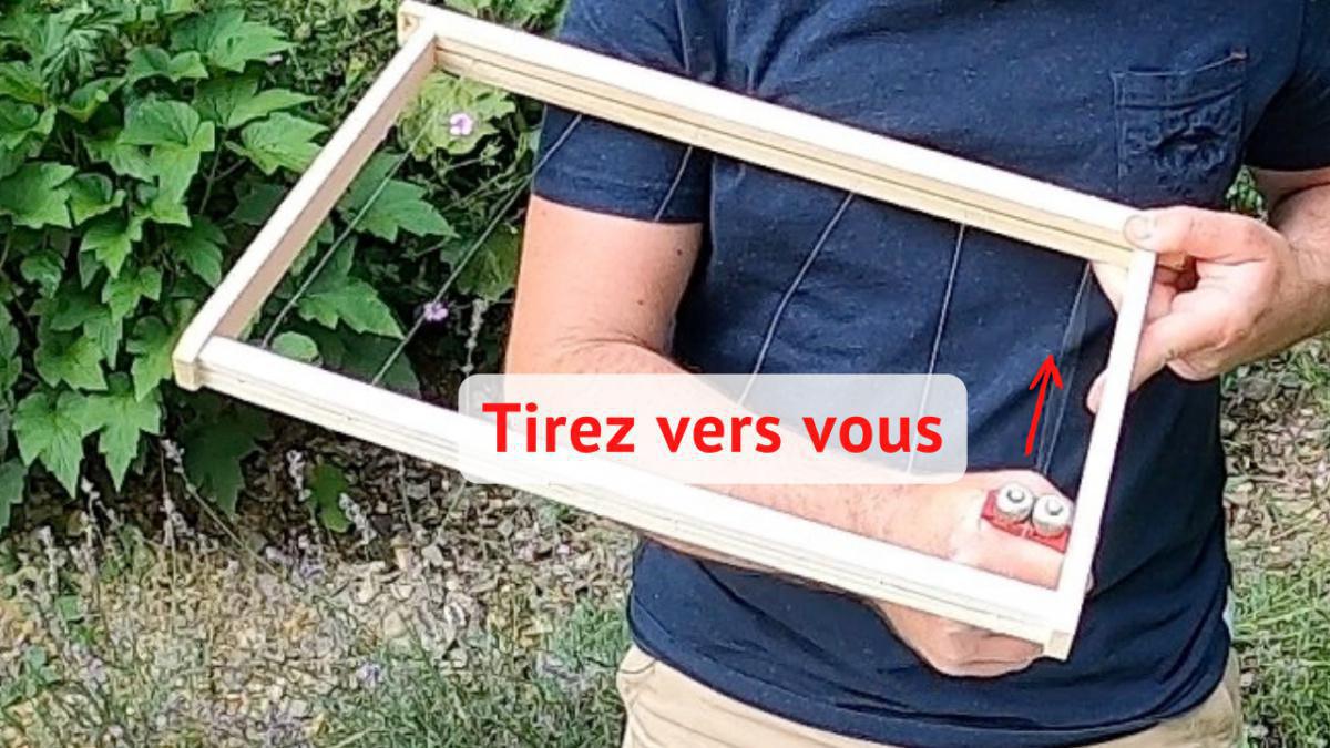 Comment tendre/ retendre les fils d'un cadre de ruche ? Comment tendre/ retendre les fils d'un cadre de ruche ?