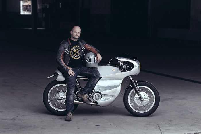 The Yamaha SR400 Cafe Racer: is it made by aliens?