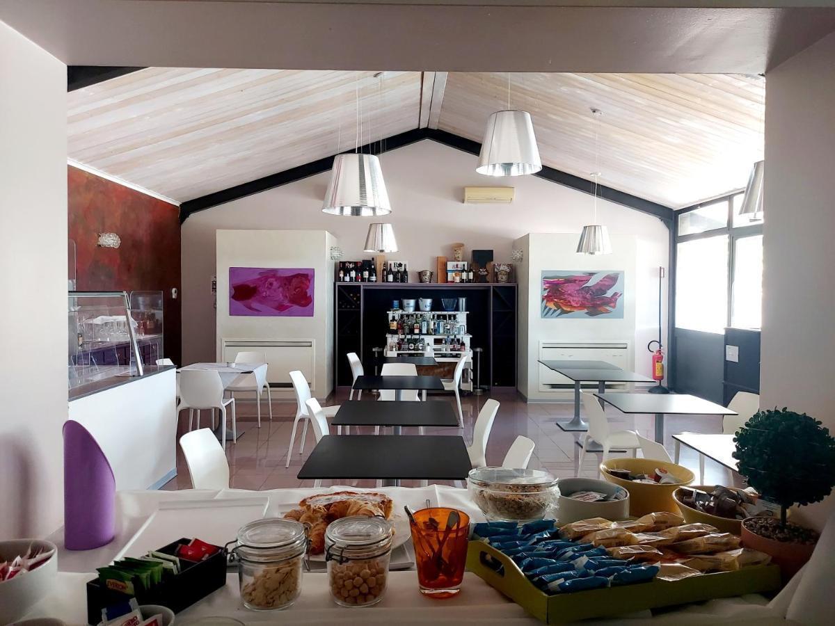 MONTEBELLO PARK HOTEL MONTEBELLO PARK HOTEL