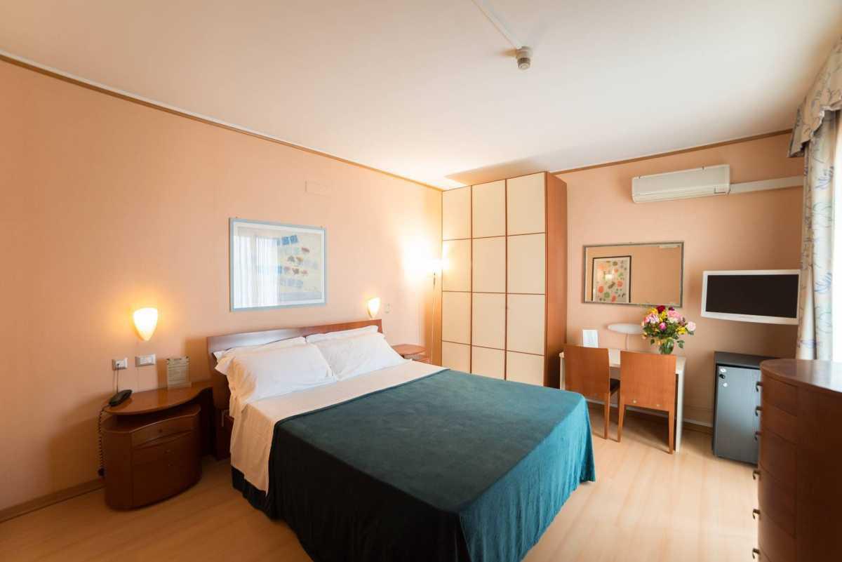 MONTEBELLO PARK HOTEL