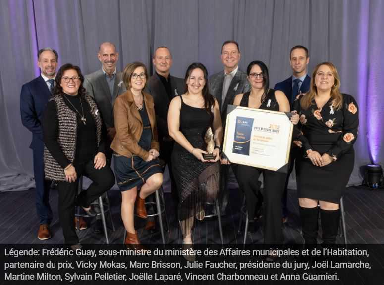 Lauréat du prix d'excellence de l'Institut de l'administration public du Québec. Lauréat du prix d'excellence de l'Institut de l'administration public du Québec.