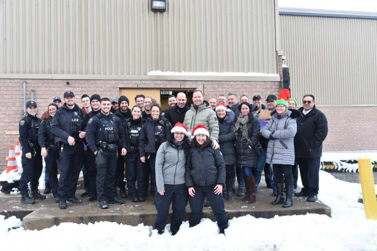 DISTRIBUTION DES PANIERS DE NOËL 2022 DISTRIBUTION DES PANIERS DE NOËL 2022