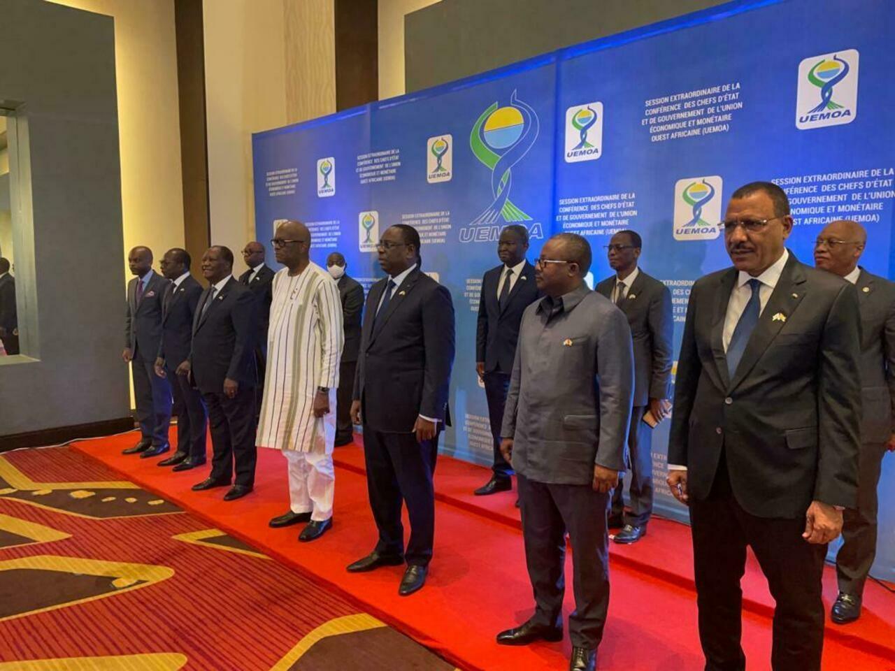  Mali : Ouattara et ses pairs frappent fort, étranglée, la junte réagit par dépit