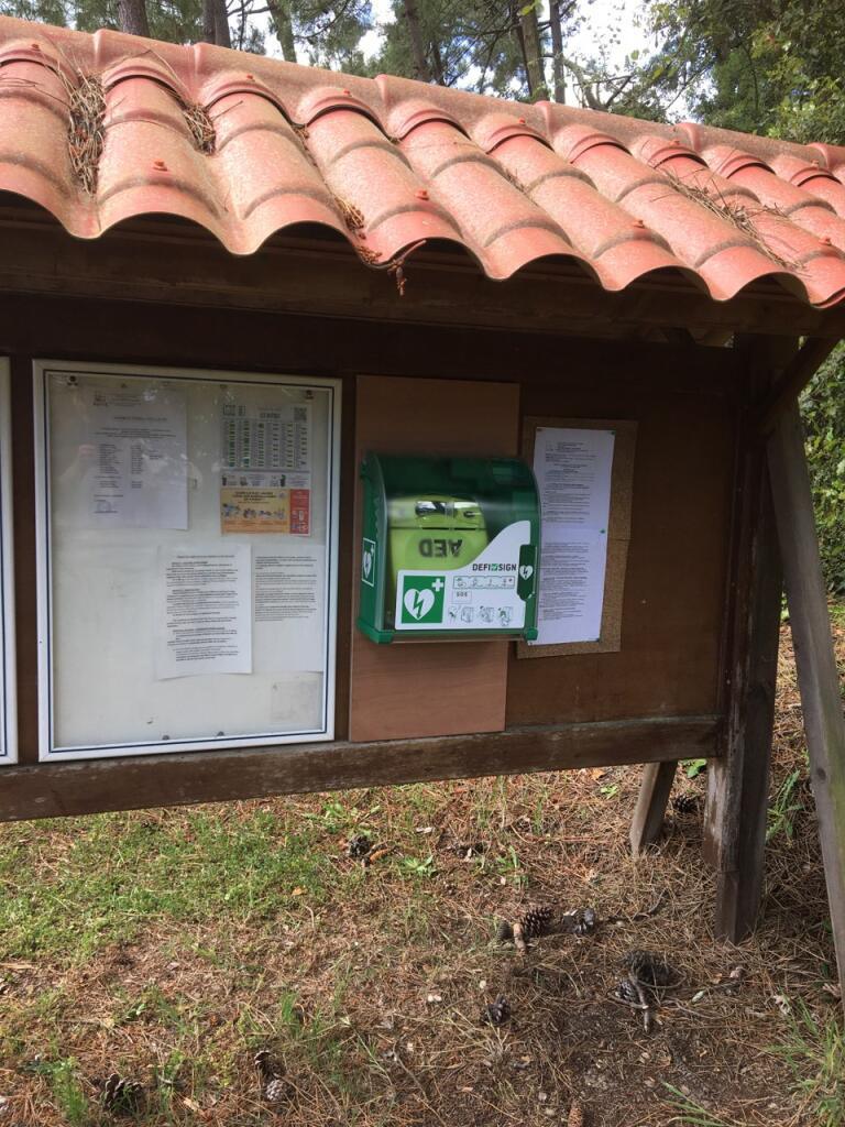 Nouveau : Installation d'un défibrillateur cardiaque dans le Parc. Nouveau : Installation d'un défibrillateur cardiaque dans le Parc.