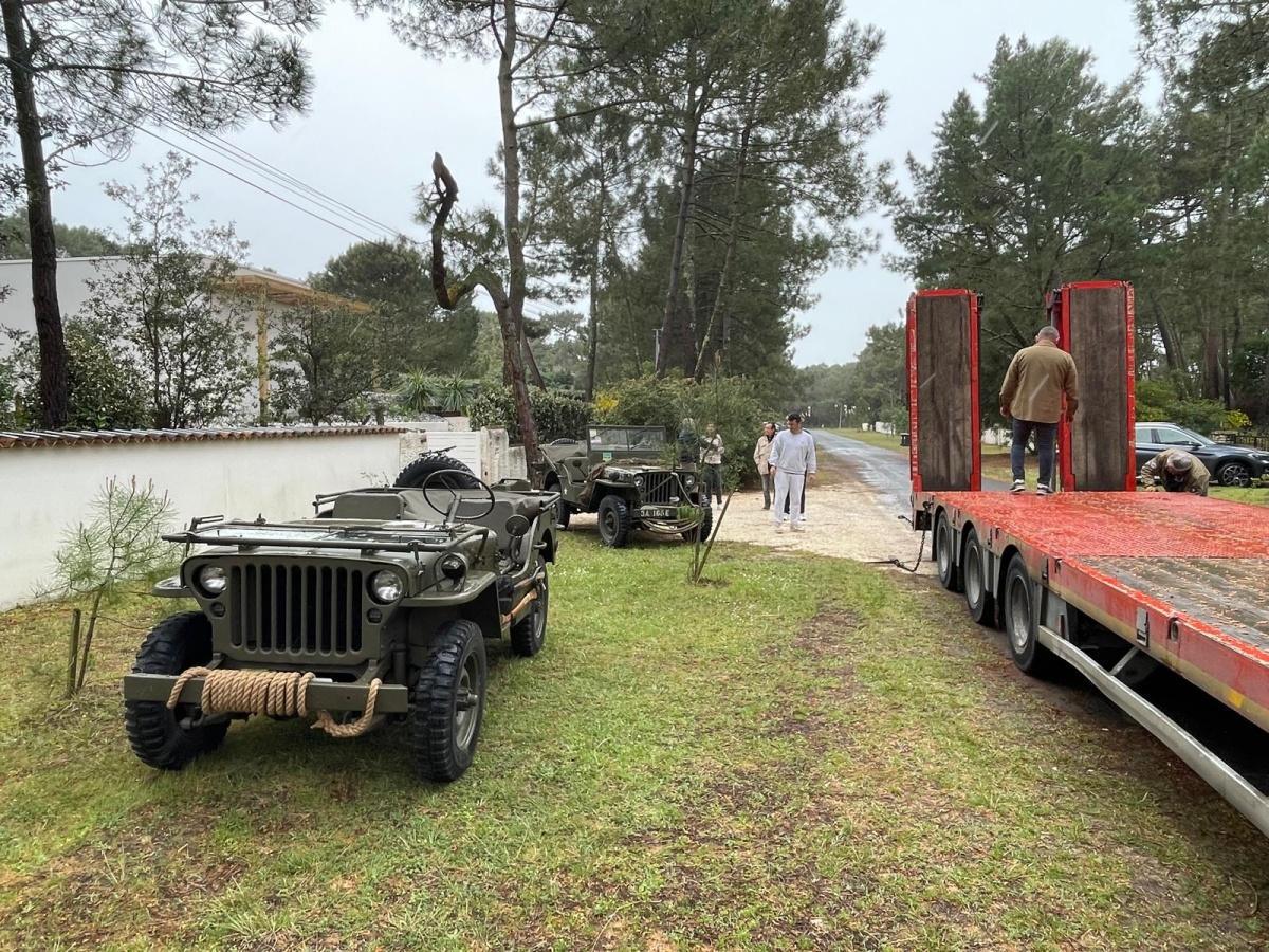 Des véhicules de l'armée américaine dans la Résidence. Des véhicules de l'armée américaine dans la Résidence.