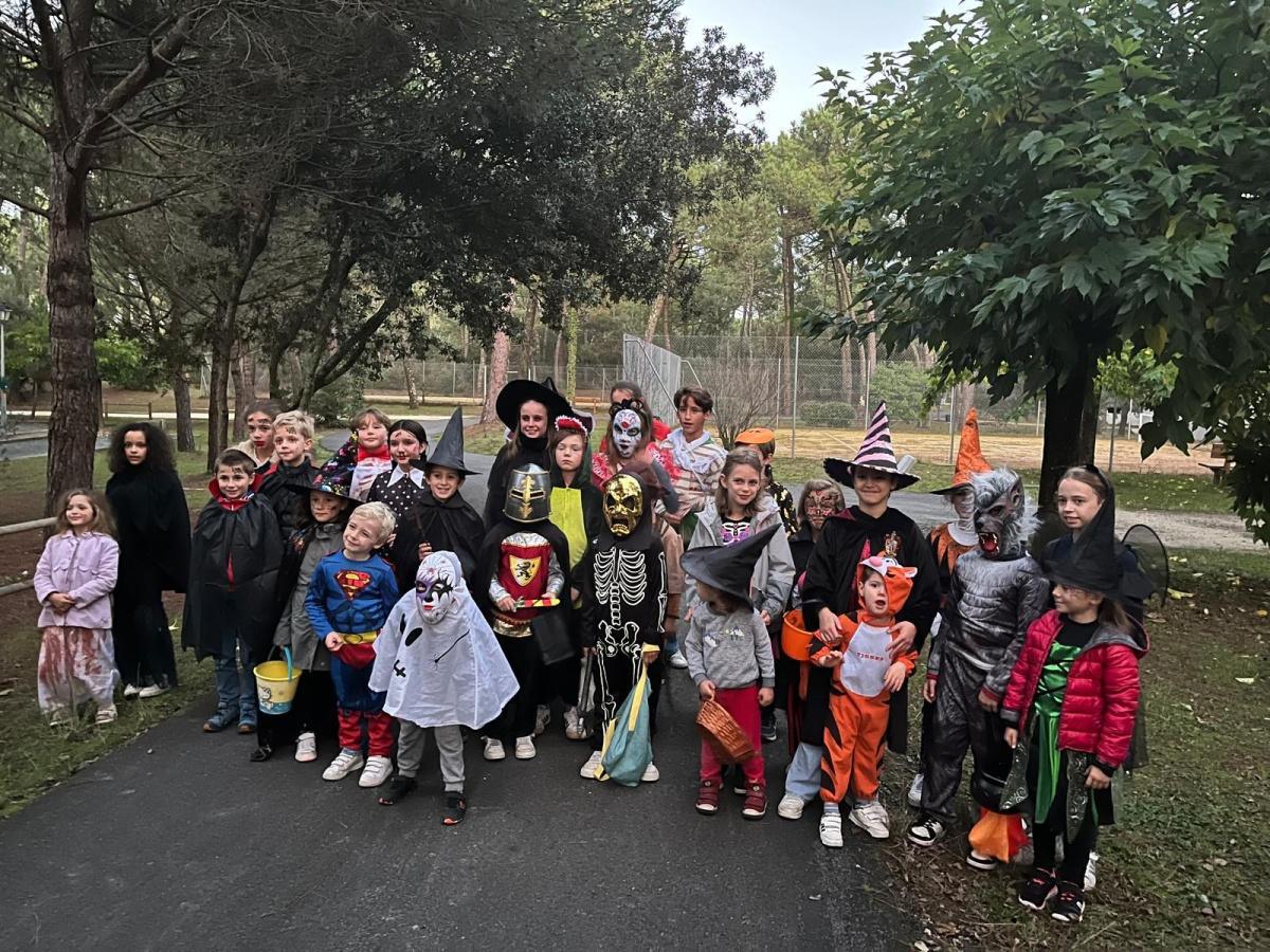 Halloween c'est vendredi à 18h00 au Club ! Halloween c'est vendredi à 18h00 au Club !