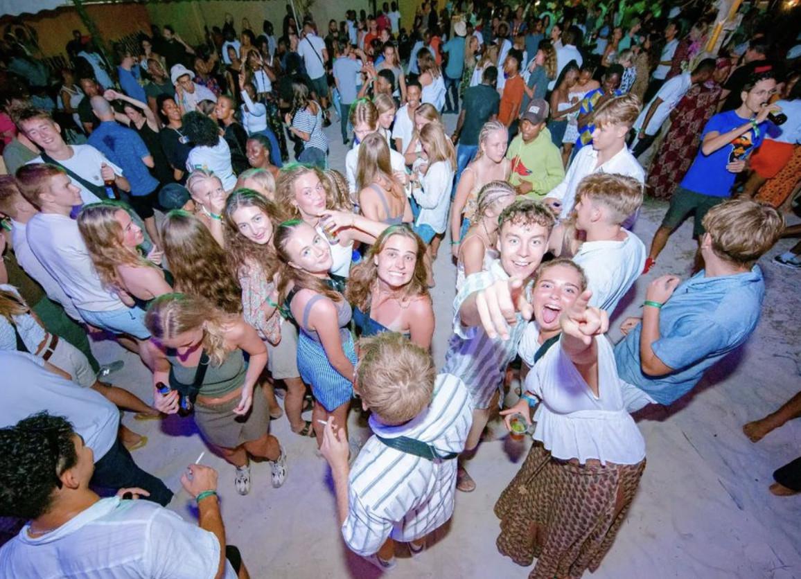 Jambo Beach Party 📍 Jambo Beach Club ▶️ 10ooo