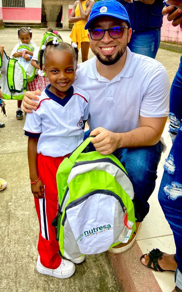 Entrega de kits escolares en San Andrés de Tumaco Entrega de kits escolares en San Andrés de Tumaco