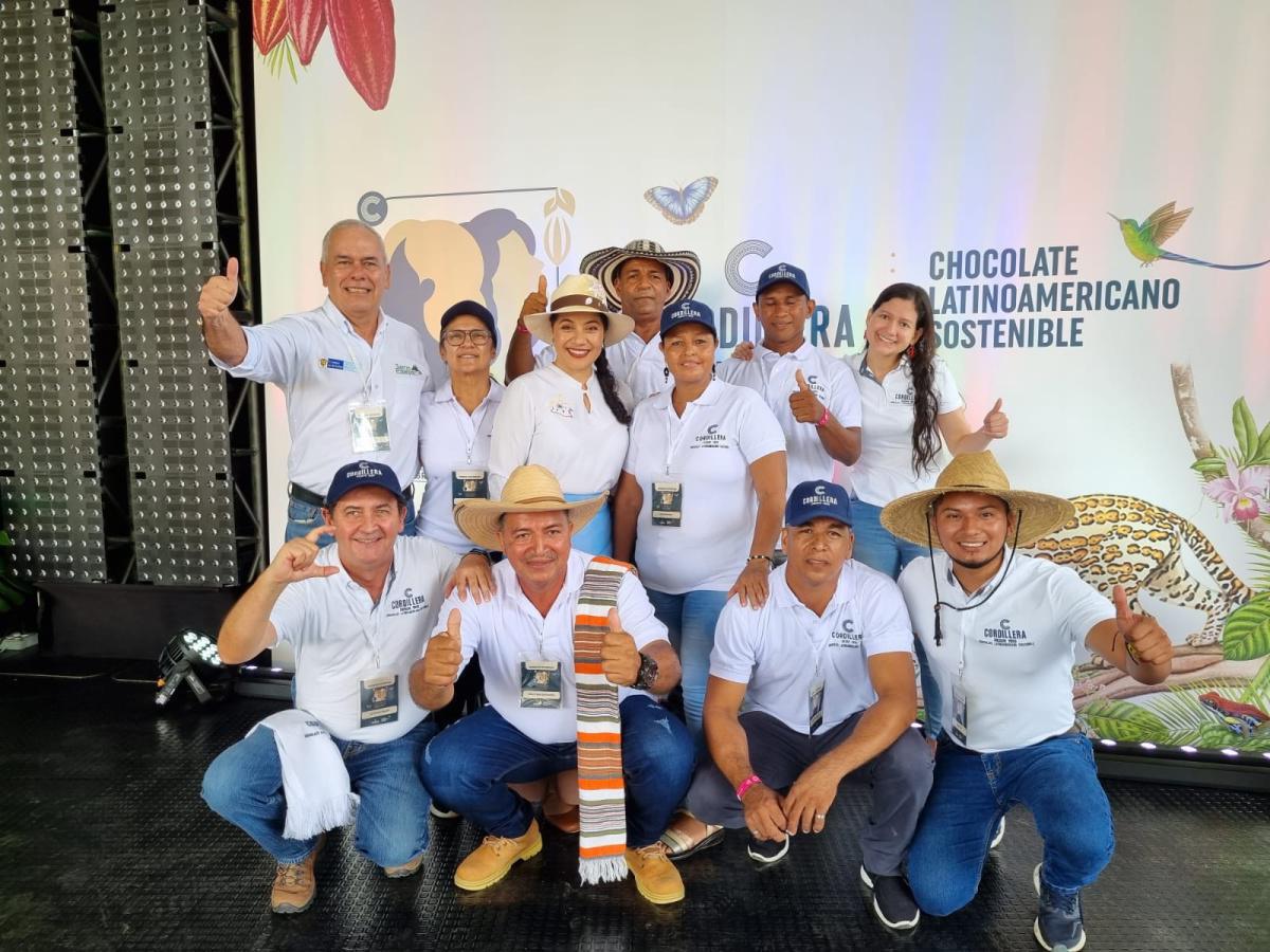 “Atenea, Mujeres que Trascienden” para el desarrollo de capacidades en mujeres cacaoteras “Atenea, Mujeres que Trascienden” para el desarrollo de capacidades en mujeres cacaoteras