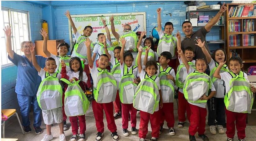 Entregamos junto a Fundación Nutresa más de 200 kits escolares a los niños de las asociaciones cacaocultoras ASORECAMM y ASFACONFU Entregamos junto a Fundación Nutresa más de 200 kits escolares a los niños de las asociaciones cacaocultoras ASORECAMM y ASFACONFU