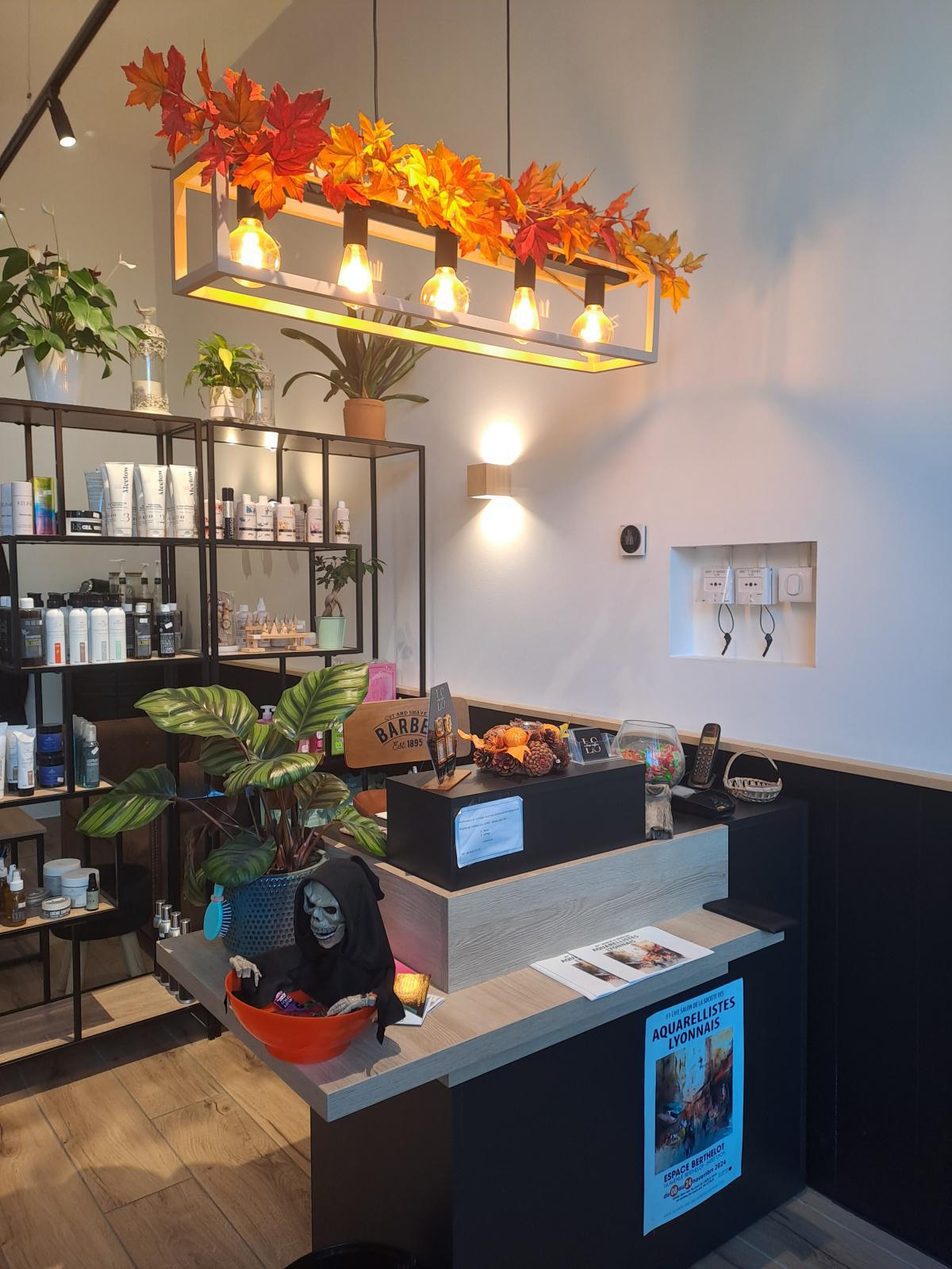 Les vitrines des commerces de Monplaisir aux couleurs d'Halloween part.1 Les vitrines des commerces de Monplaisir aux couleurs d'Halloween part.1