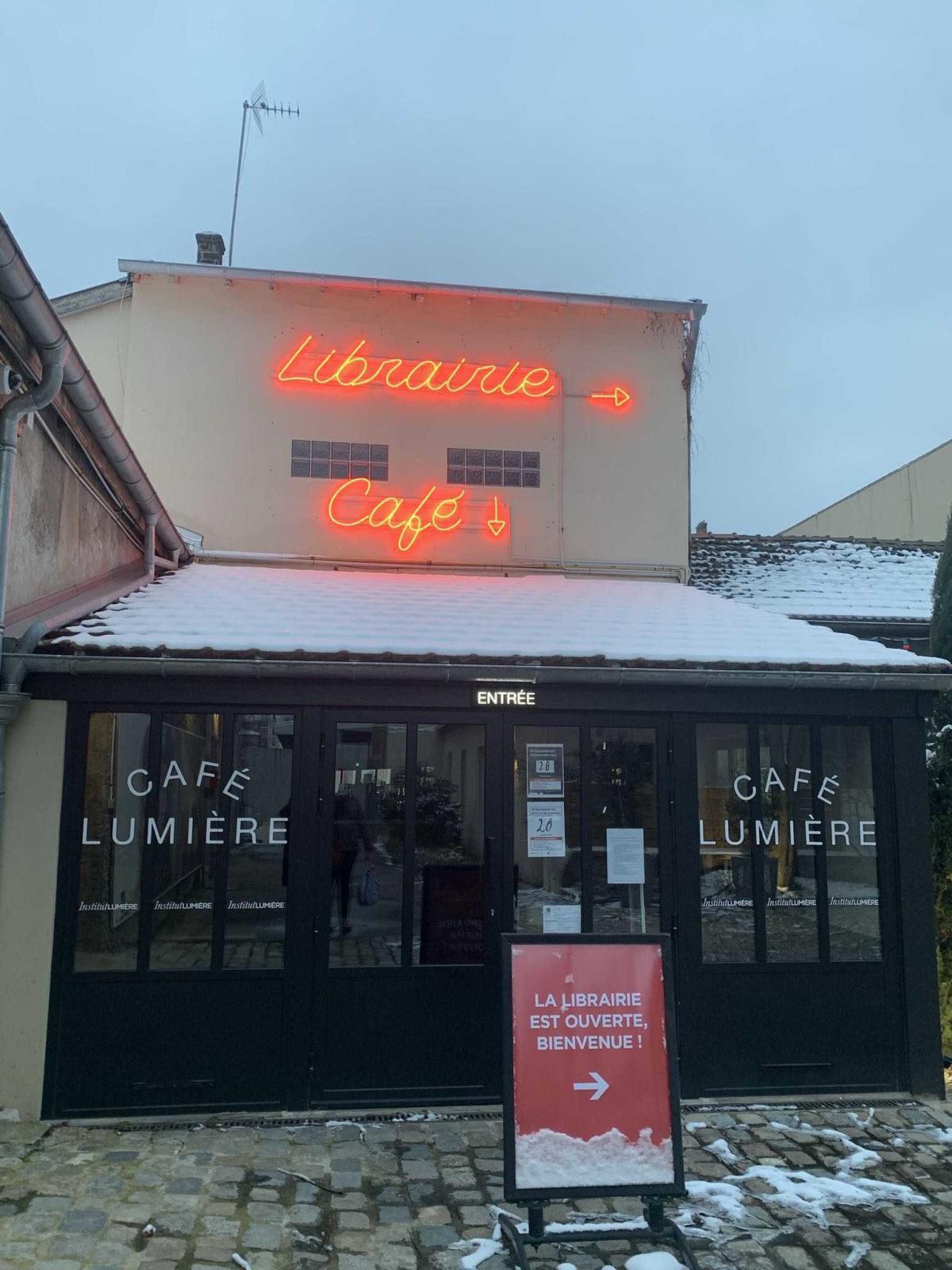 Le Café Lumière
